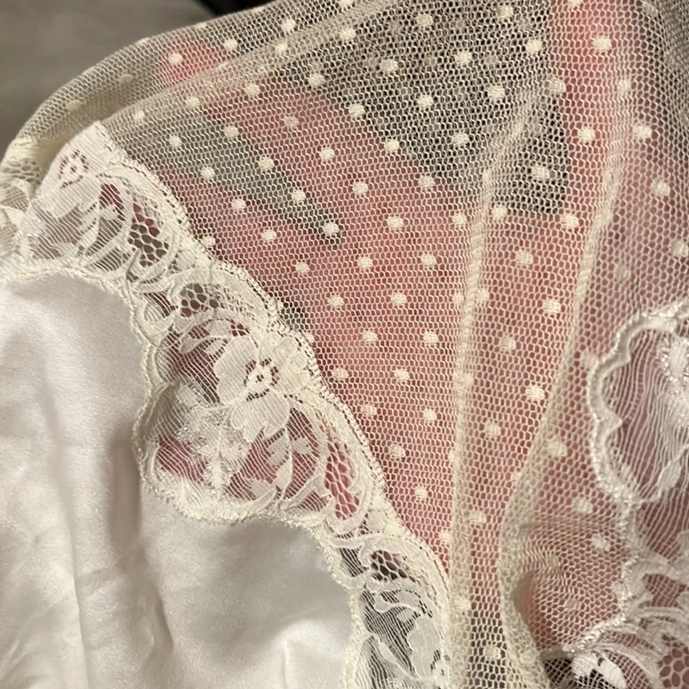 Vintage Beth Lingerie Nightgown. - Picture 14 of 16